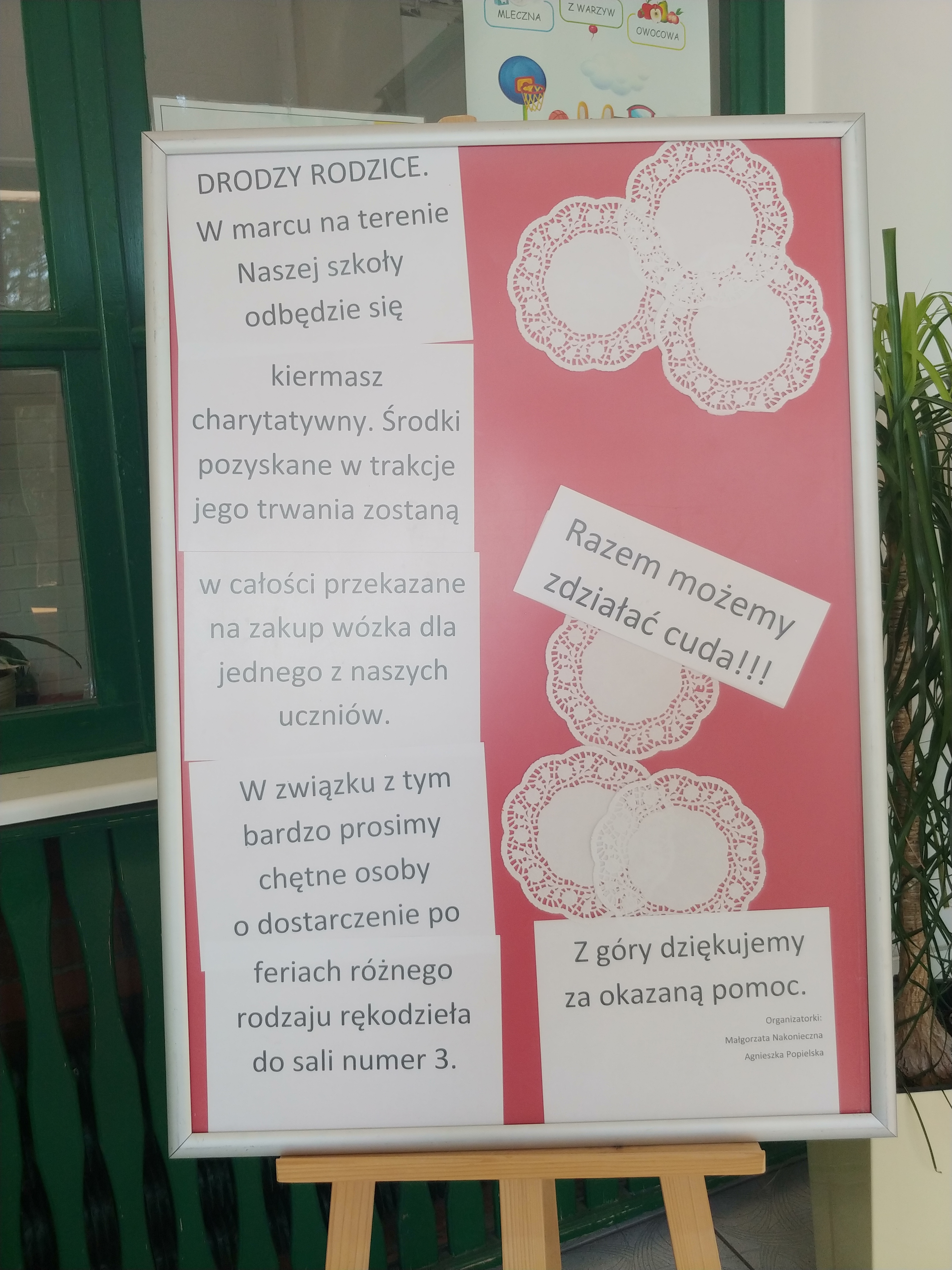 zdjęcie plakatu informacja poniżej zdjęcia