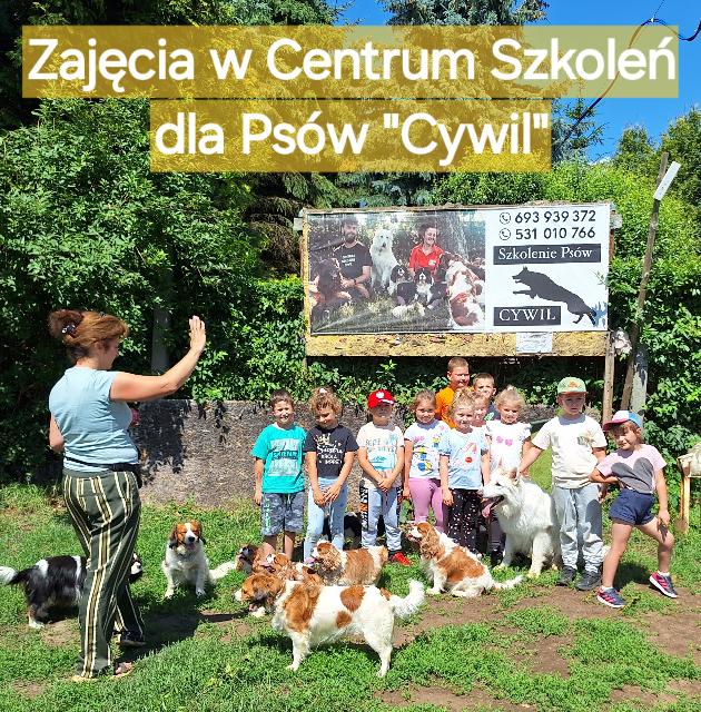 Przedszkolaki w szkółce dla psów